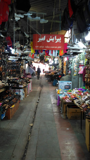 بازار لاریها