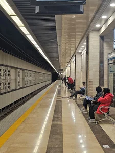 ایستگاه مترو سی و سه پل