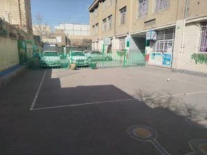 زمین والیبال مدرسه