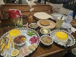 کافه رستوران سنتی حامی