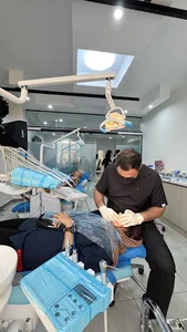 کلینیک دندانپزشکی ایران ایمپلنت