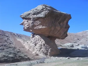 سنگ آدم نما شهر نوربهار