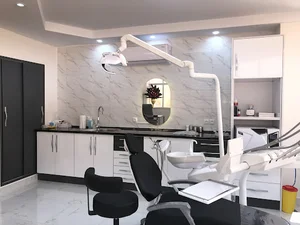 دكتر بيتا فتحی متخصص درمان ریشه