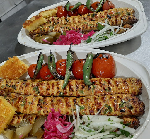 تهیه غذای خرسند
