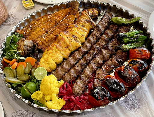 باغ رستوران شهر باران