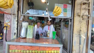 آبمیوه و بستنی فروشی عمو حسن 3