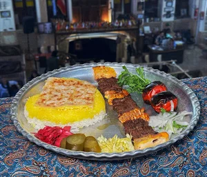 رستوران و سفره خانه سنتی تاریخی عباسی