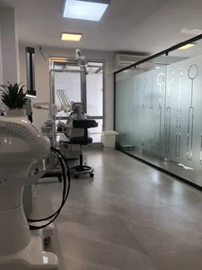 کلینیک دندانپزشکی درین | دکتر صداقتی