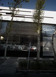 نمایشگاه ماشین ولی دوست