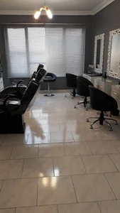سالن آرایش خانم زندی