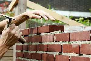بنایی و گچ‌کاری در زمزم