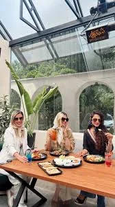اسکای یکی از قشنگ ترین کافه رستوران های لاهیجان همراه با دیجی و موزیک زنده  ✨, @skygarden.restaurant , @skygarden.restaurant , @skygarden.restaurant ,  ., ✨منوی کامل فرنگی، کافی شاپ و صبحونه با محیط سر ...