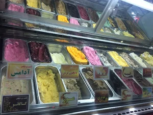 آبمیوه و بستنی شب و شهر
