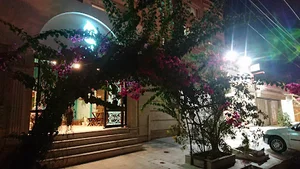 کافه گالری هووی