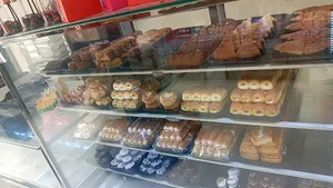 کیک و شیرینی آدونیس