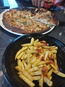 پیتزا آون _oven pizzeria