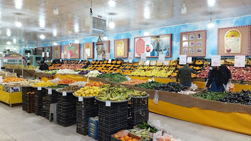 فروشگاه بزرگ میوه و تره بار سیب سرخ