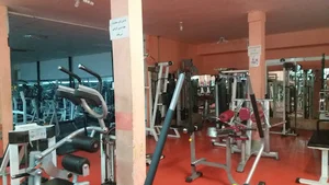 باشگاه بدنسازی و فروشگاه ورزشی رکورد