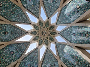 ورودی آرامگاه خیام