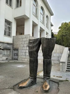 مجسمه نیمه رضاشاه