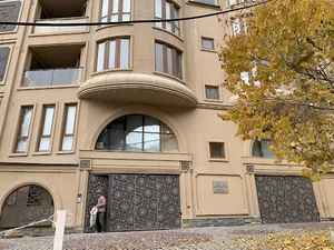 Koshk Building