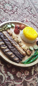 رستوران و غذای بیرون‌بر منتظران فجر (فانوس)
