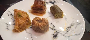 کافه باقلوا بِی
