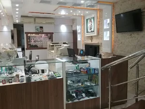 آتلیه، عکاسی و لابراتوار رنگارنگ