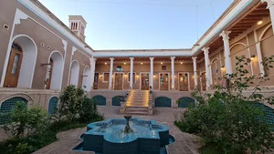 هتل سنتی اسفنجان