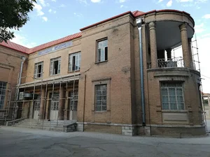 دبیرستان امام خمینی