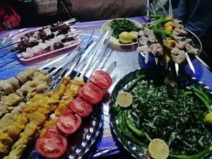 باغچه رستوران بیدمجنون دکتر جوج