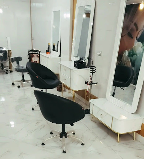 سالن زیبایی سمیرا موَکلانی