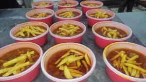 تهیه غذای ضیا پخت 4