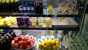 بستنی سنتی و آبمیوه گرانمایه 3