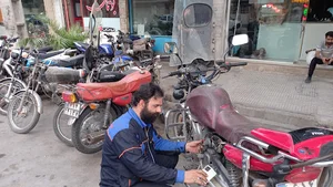 خدمات موتورسیکلت رزمنده