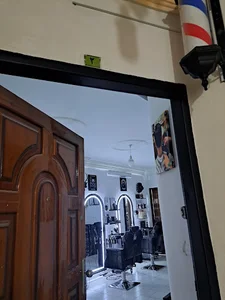 آکادمی و سالن زیبایی پسر ایرونی