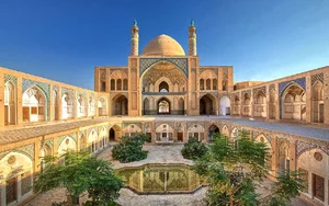 مسجد آقا بزرگ کاشان
