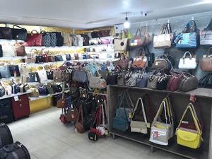 فروشگاه کیف و چمدان آنتیک