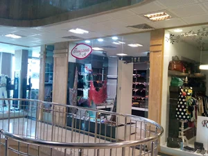 مرکز خرید درختی