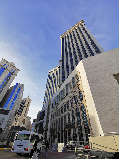 مدخل نزلاء فنادق جبل عمر بالسيارة