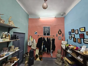 کافه و گالری خونه ما