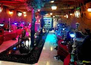 سفره خانه و سرای سنتی فرحزاد