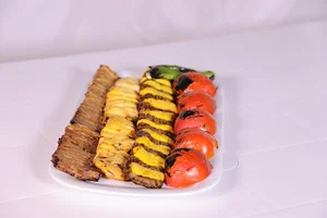 تهیه غذای نگین