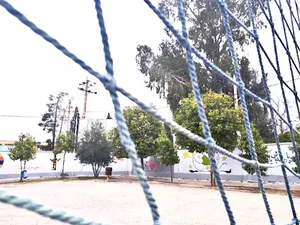دبیرستان نیکان دانش