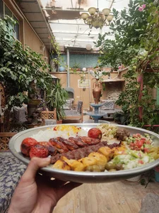 کافه تریا آقا بزرگ