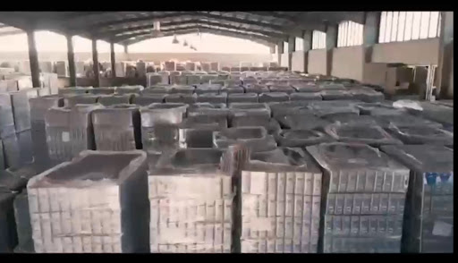 انبار و محل تخلیه بار شرکت روانکاران صنعت