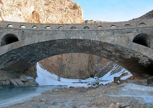 پل سنگی قلط