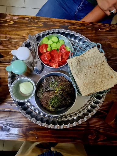 کافه رستوران لبخند لاهیجان
