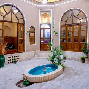 اقامتگاه ماه کده