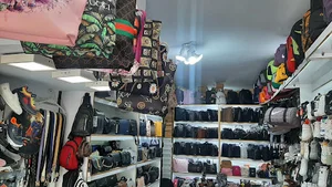 کیف و کفش رنگارنگ